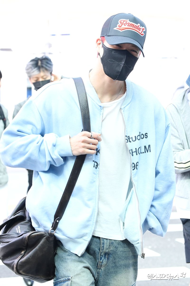 FILESLJN's tweet photo. have a safe flight #jeno! 🛫 https://t.co/Eqrxg0Lvjd