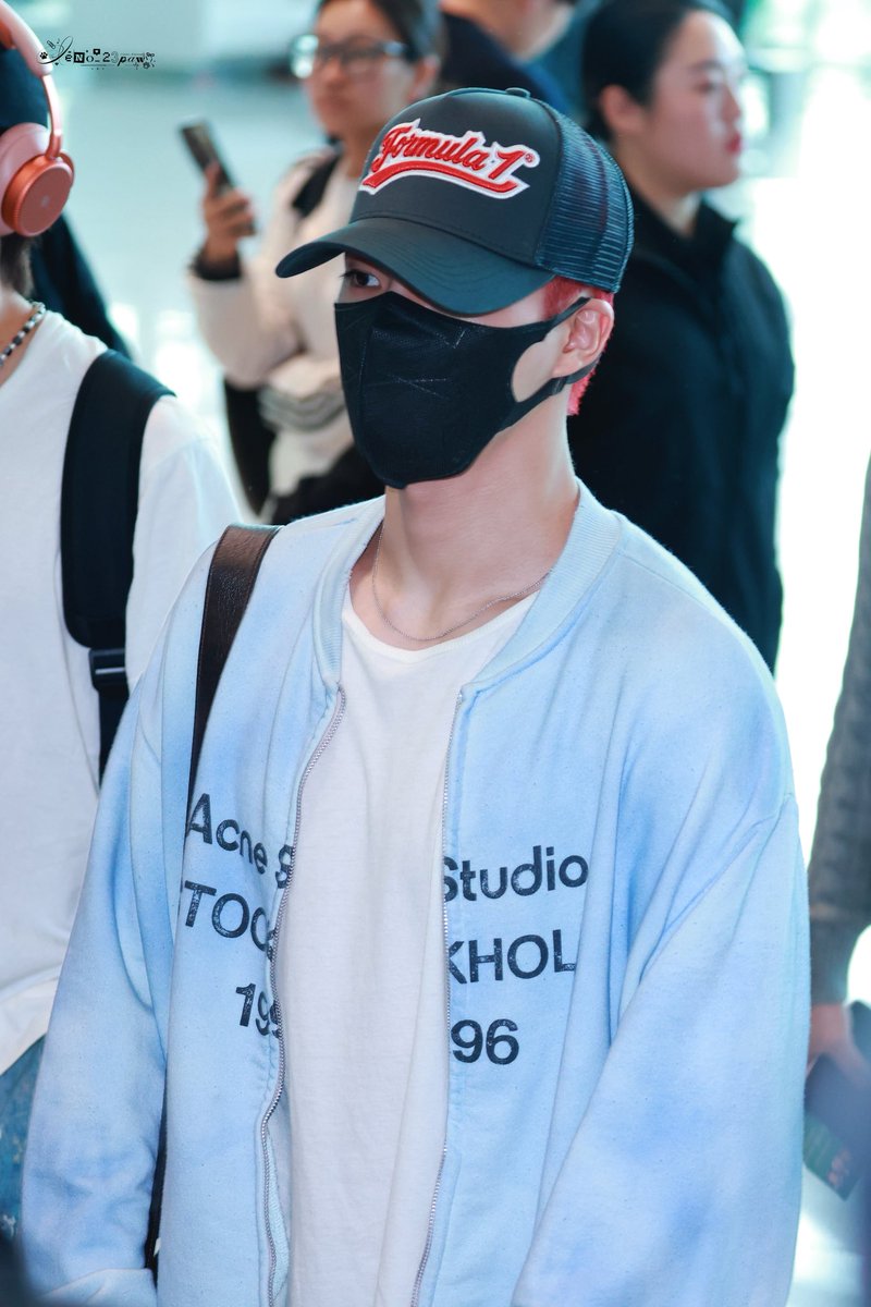 251017  ICN 🛫

Red hair😋

#제노  #Jeno  #ジェノ 
#NCT #NCTDREAM