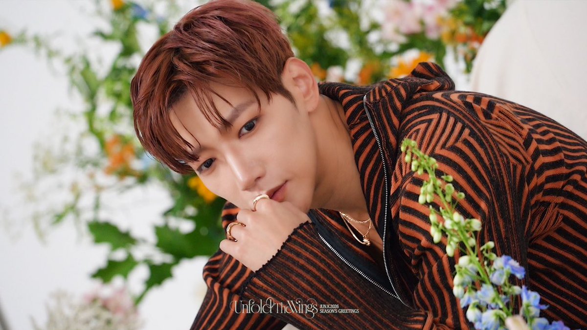JUN. K 2026 Season’s Greetings
[Unfold The Wings]🦋
PREVIEW VIDEO
 
youtu.be/B3BqEZMO5hg
 
🗓️PRE-ORDER
25.10.23 THU 11:00 - 11.02 SUN 23:59 (KST)
 
#JUN_K #준케이
#2026SEASONSGREETINGS
#Unfold_The_Wings