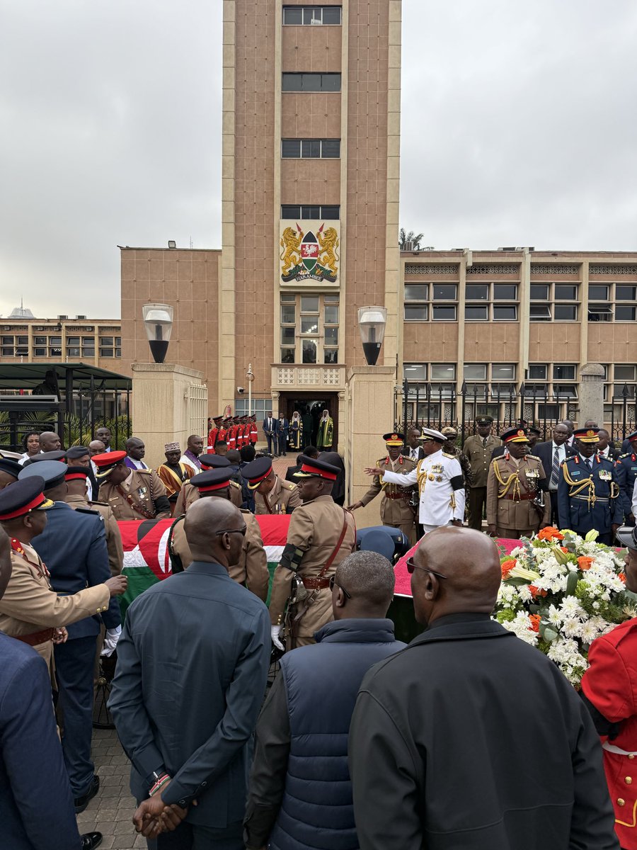 Disembe's tweet photo. Raila Odinga in state. #RAOut https://t.co/c9JVr8YYoB
