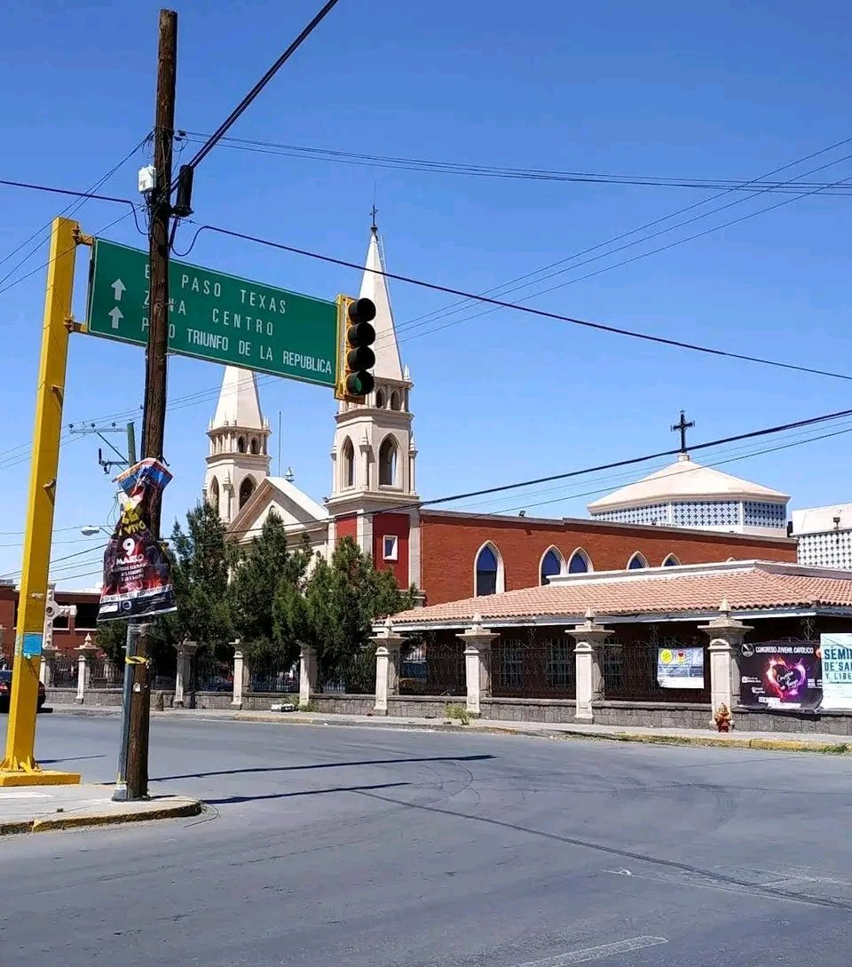 Dicen que uno sale del barrio, Pero el barrio no sale de uno!! Años sin ver el santuario de san Lorenzo. Puro san Lorenzo cd Juárez Chihuahua, hoy dormiré en la tierra que me vio crecer!!! Y mañana a santa fe nuevo México la tierra que me vio nacer!!