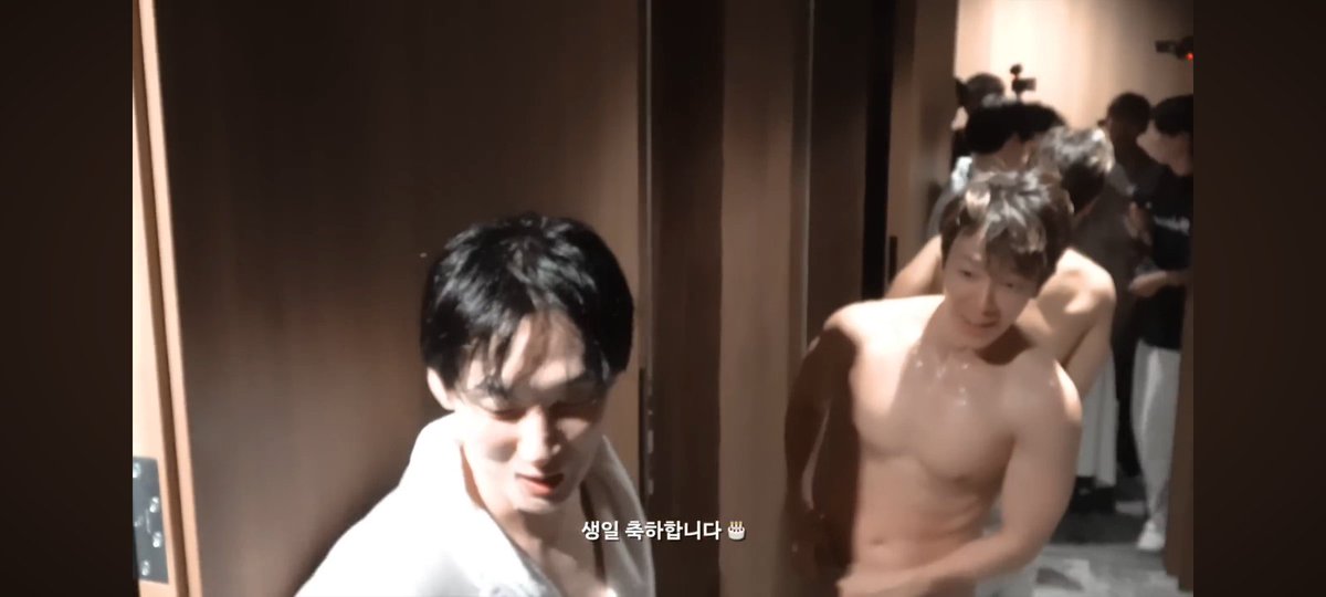 AmargaFresa's tweet photo. Ay no!! Lo agarraron justo después de bañarse,  no es queja  jajaja 

QUE HOMBREEEE TAN GUAPO ES DONGHAEEEEEEE 🫦 https://t.co/B9X0qAJKhH