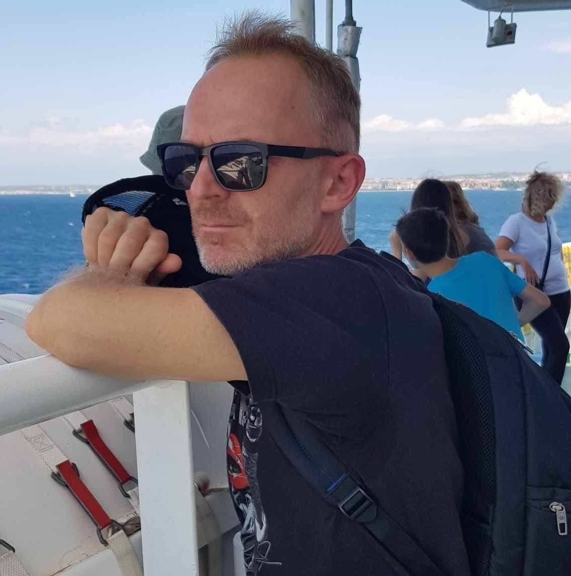 ccantilly's tweet image. Zauvijek ćemo pamtiti našeg dopredsjednika, prof. dr. sc. Rinalda Paara (5. 5. 1975. – 11. 10. 2025.).
Njegov doprinos našem Ansamblu kroz rad u udruzi @klarinetistHR ostat će trajno u našoj uspomeni.

Hvala ti Rino 🙏