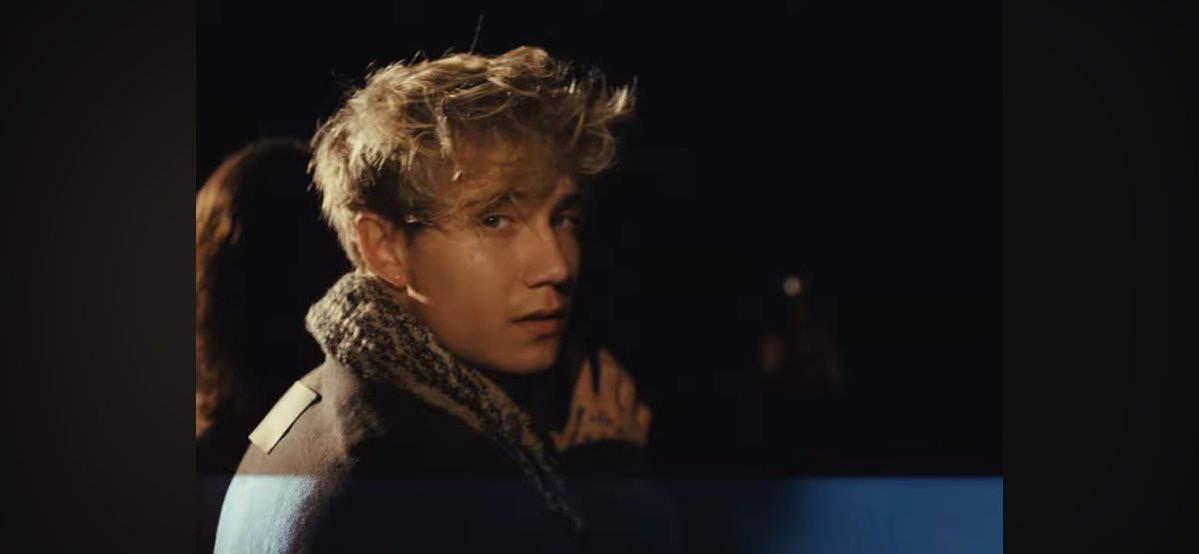 soberjxdn's tweet image. i just fell in love again i feel like 15 y/o me