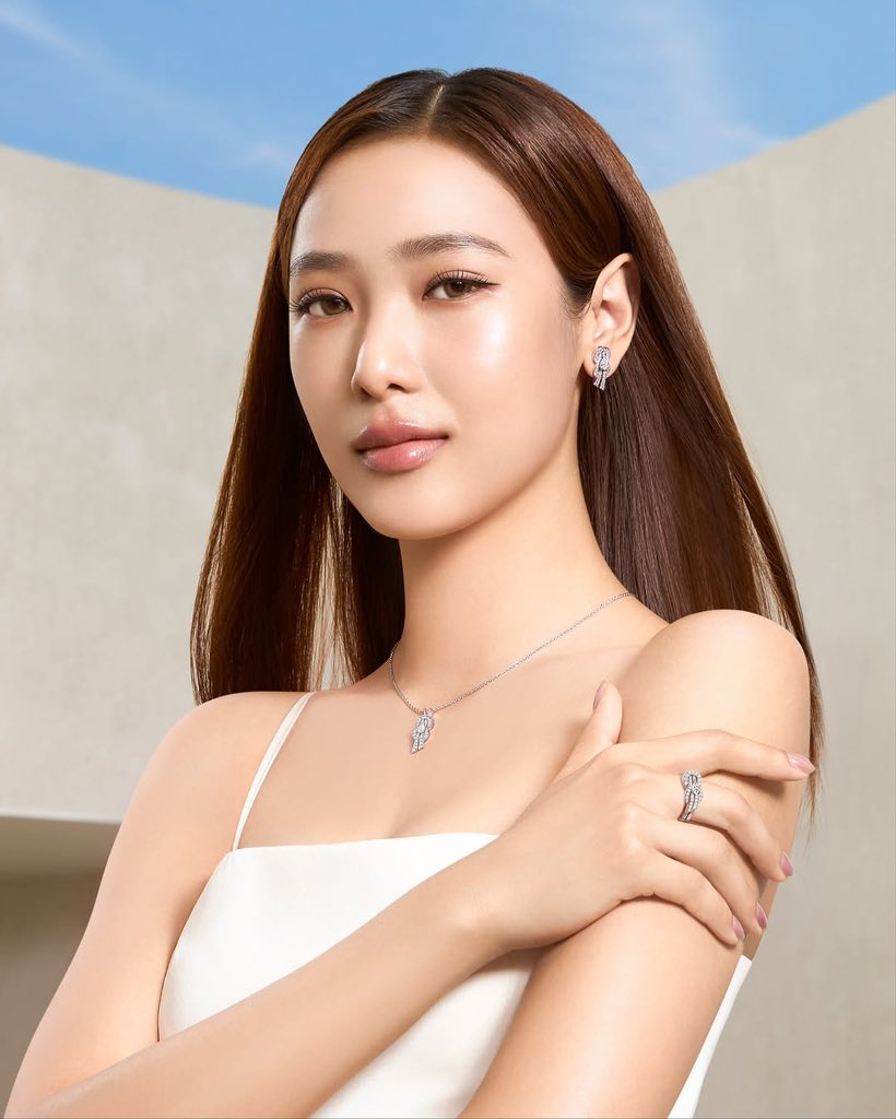 NamtanFilmFC's tweet photo. น้ำตาลฟิล์มกับแคมเปญ Chance Infinie จาก FRED Jewelry คอลเลกชันที่เชื่อว่า โชคไม่ได้เกิดจากความบังเอิญ แต่เกิดจากตัวเราเอง สัญลักษณ์อินฟินิตี้จึงเปรียบเสมือนพลังของผู้หญิง ที่กล้าสร้างโชคและเขียนชะตาของตัวเอง 

#FREDjewelry #FREDParis #ChanceInfinie
#NamtanTipnaree #filmracha
#น้ำตาลฟิล์ม #NamtanFilm