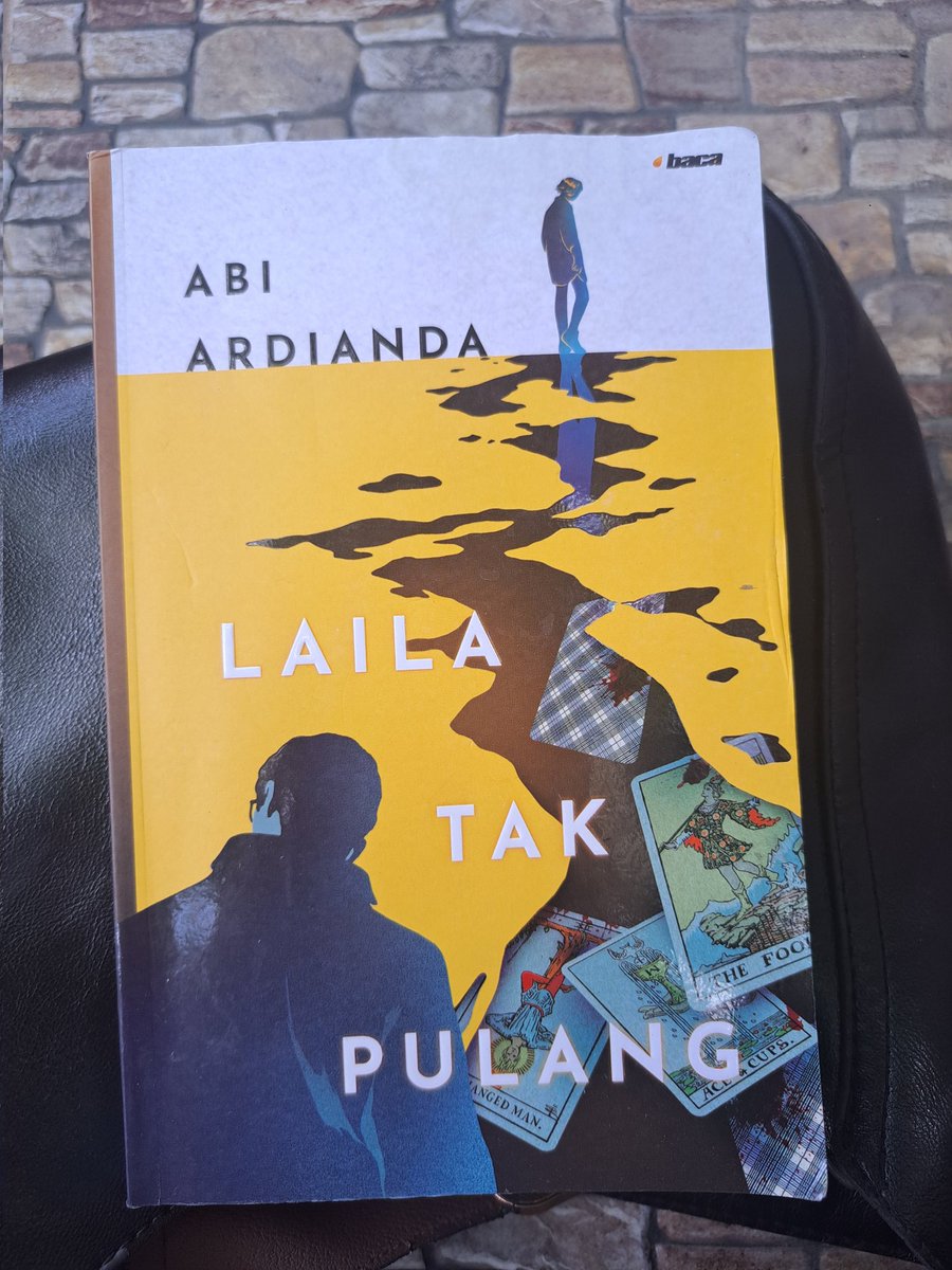 sleepyheadie_'s tweet image. The book The bookmark