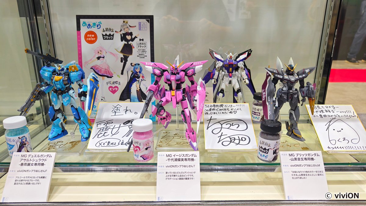 AogiriHS's tweet image. ／
ガイアノーツコラボ塗料 第2弾
#静岡ホビーショー にて先行販売！
＼
🖤「山黒音玄ブラック」
🦋「千代浦蝶美ピンク」
🍶「春雨麗女ブルー」の3色が
10月18日(土)、19日(日)開催の全日本模型ホビーショーにて先行販売されます🎨
3人の直筆コメント色紙&amp;amp;塗装済キットも展示中✨…