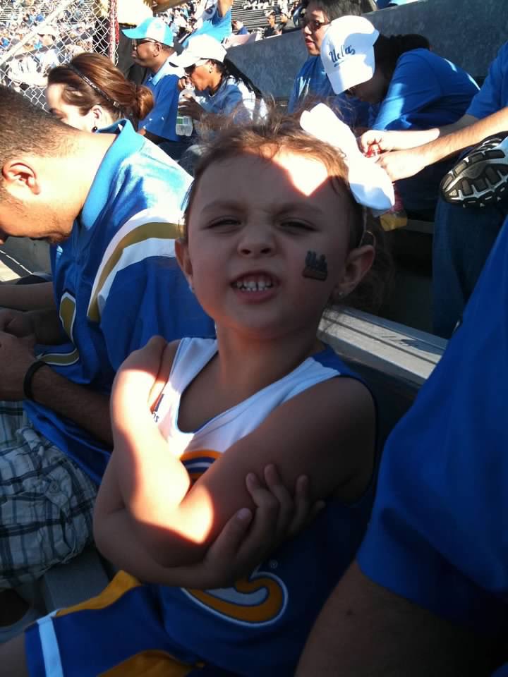 AvaJamesTapia's tweet photo. Born to be a Bruin! 💙💛🐻

@SoftbalAmerica @BradyVernon @LineDsoftball @BrenttEads @los_stuff 
@ExtraInningSB https://t.co/oVM4NuOHC4
