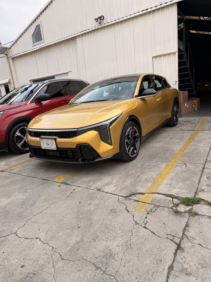 Solo quedan 3 espacios este año para reseñas en AutoDinámico 😱 piénsenle muy bien, ¿qué autos pedimos para para hacerle video antes de que termine el 2025? Hoy grabamos el Kia K4 que verán en unas semanas 😉