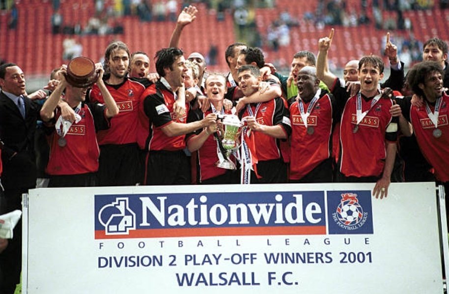 footballmemorys's tweet image. Walsall celebrate winning their Play-Off Final back in 2001

#WFC #Walsall #Saddlers #Playoffs #Promotion