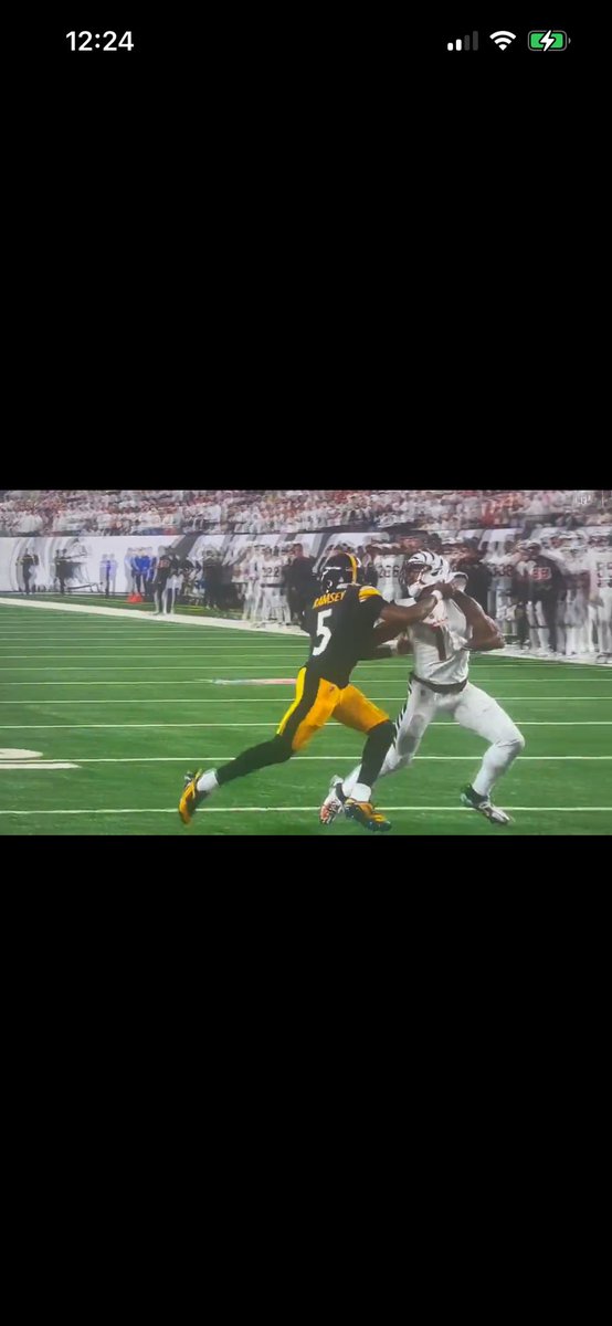 CMacLong's tweet photo. @Twing27 Ramsey was holding him which caused the push off, no OPI https://t.co/LirB9Chwx5