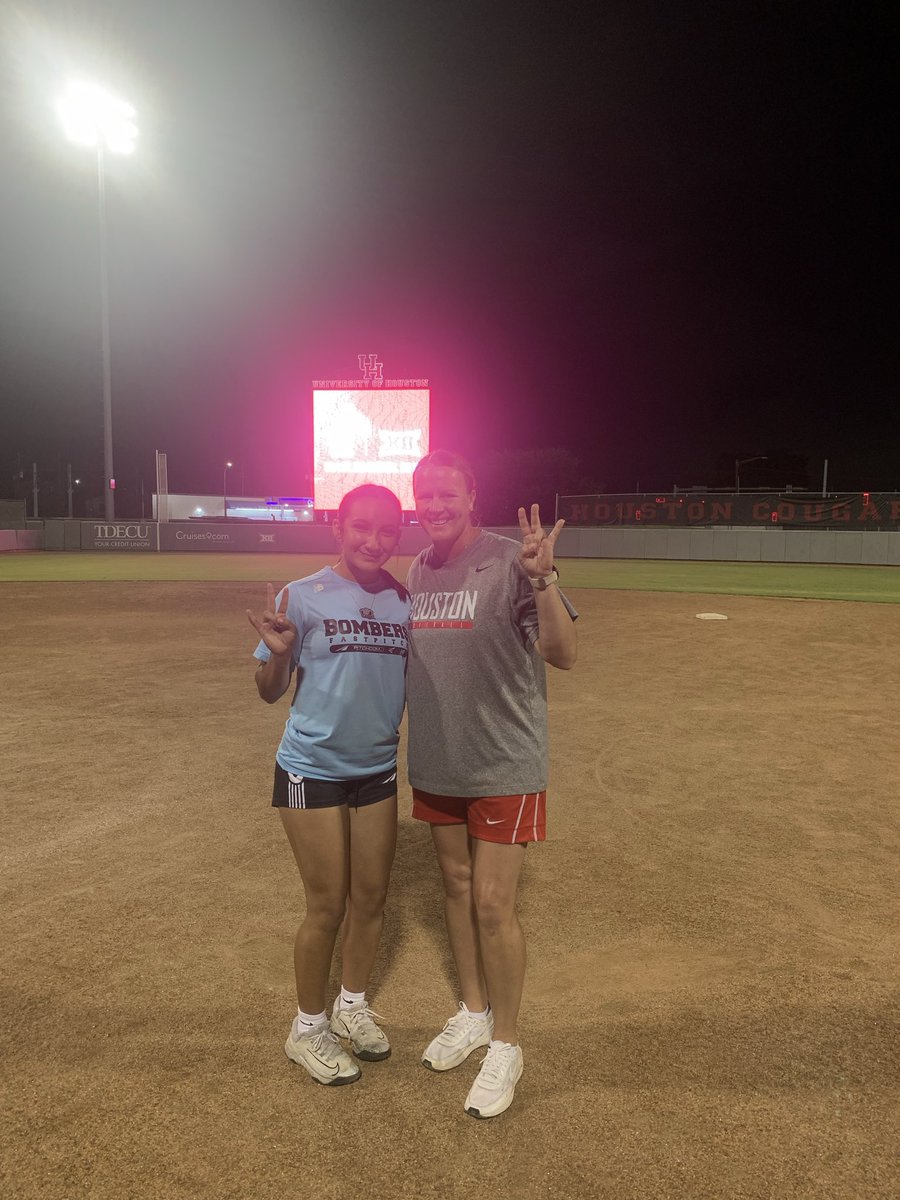 AybrieC879's tweet image. Hitting reps tonight 💪🏽
Thank you @UHCougarSB coaches  and athletes for hosting a great hitting clinic. Hope to see y’all out this weekend. 🐾
#udontgrindudontshine
#Corona#dawg
@CSchoony11 @jordan_gontram @J_Cottrill_ @ARod_1184 @18uAmerican @D1Softball @TopPreps @ExtraInningSB