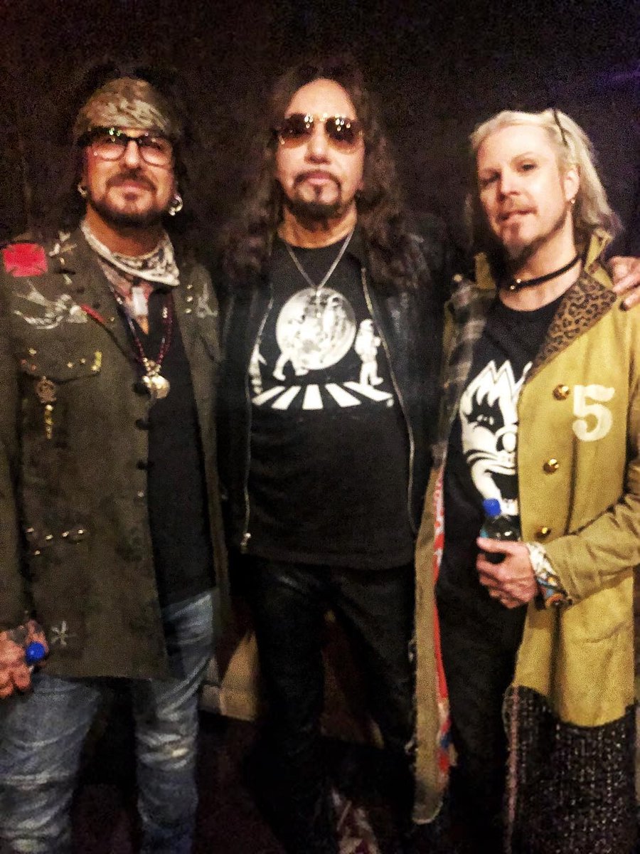 MotleyPeru's tweet photo. - OFF TOPIC-

Ace "Spaceman" Frehley, guitarrista original y fundador de los míticos Kiss ha fallecido el día de hoy. 

#AceFrehley #Spaceman #RIPAce #Kiss #ColdGin #RocketRide #InteTheVoid #RockBottom #MotleyCrue #MotleyPeru https://t.co/V6kct7YO0E