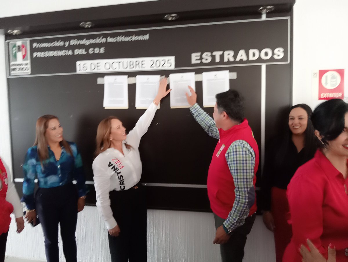 CCIEDOMEX's tweet photo. El día hoy la Senadora @CristinaRuiz_S Presidenta del @PRI_EDOMEX  emitió la convocatoria para la renovación de los 125 comités municipales. En la que serán electos los titulares de la Presidencia y Sría General de cada localidad para el período estatutario 2025-2028 https://t.co/LvmumaD4Qh