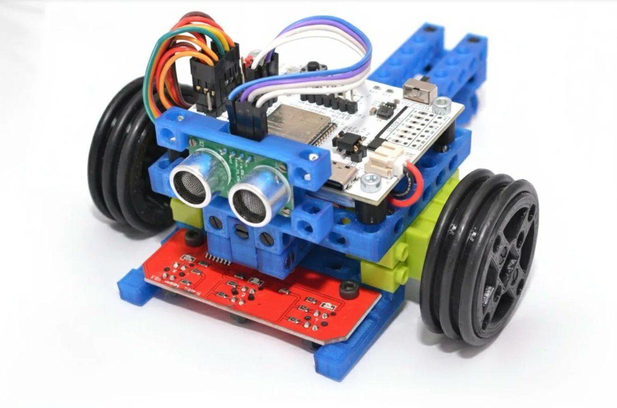 BitBeam – stavebnice, která kombinuje univerzální principy s LEGO kompatibilitou a otevřeným přístupem.
chiptron.cz/bitbeam-otevre…
