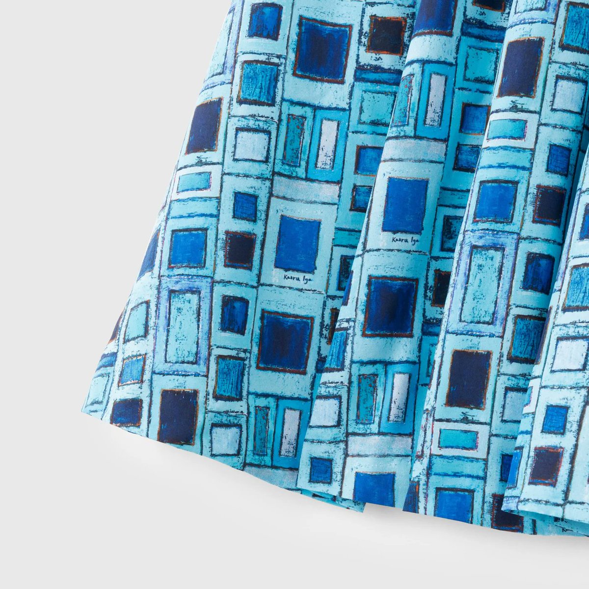 伊賀敢男留「青い窓」のワンピース、現在オンラインストアではSOLD OUT