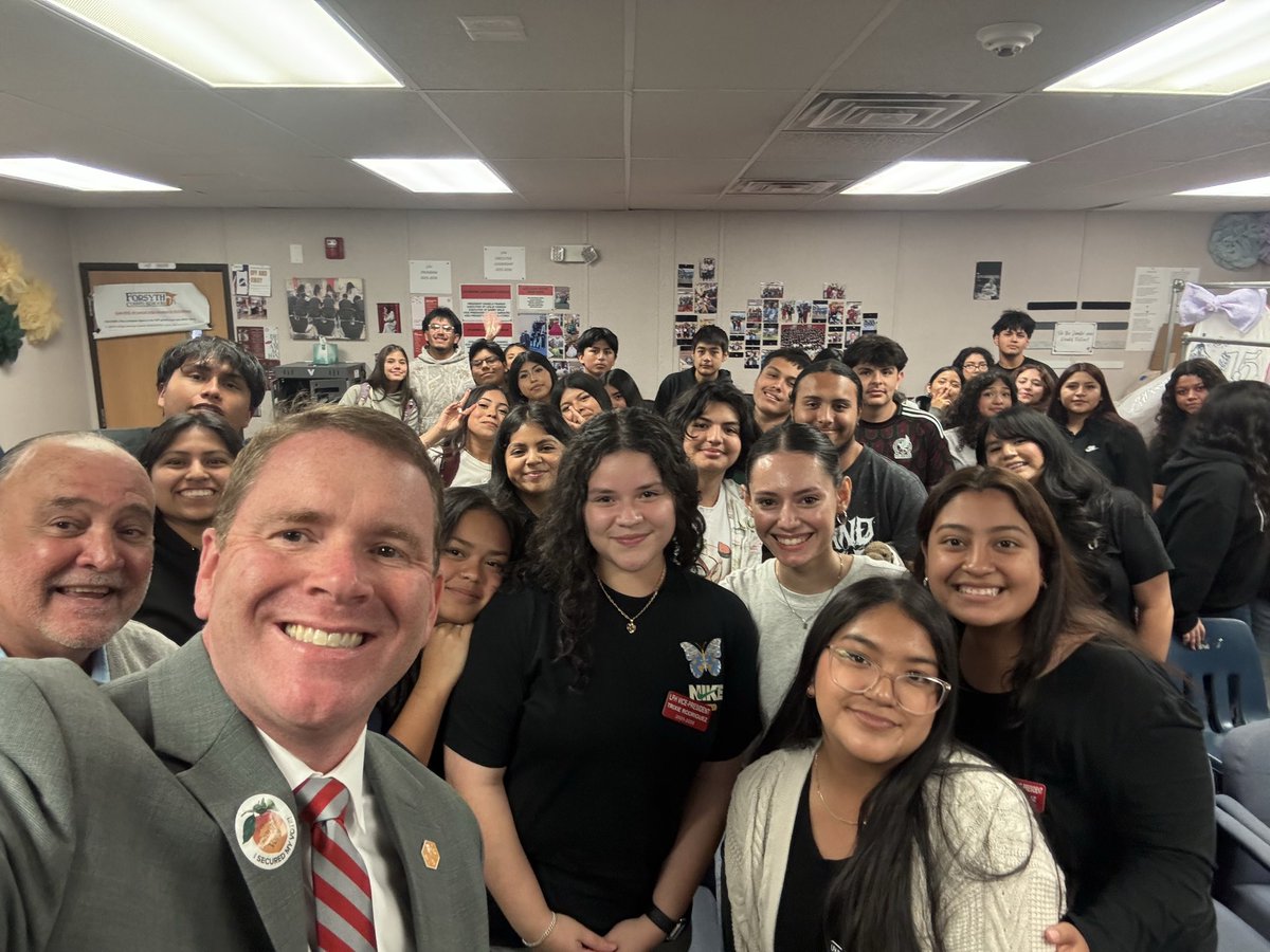 DrJoshLowe's tweet photo. Enjoyed my visit to FCHS today to hear about the exciting things going on this year with LFH! It was great to spend time with them and Mr. Cardoso!
#focusonthegoodinlife
@ForsythCHS https://t.co/74GSIQ0Sxh