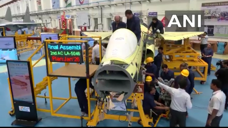 Ray70409890's tweet image. LA 5046 , the 13th Tejas mk1A in the final assembly equipping phase.
It will be rolled out in Jan 2026.
