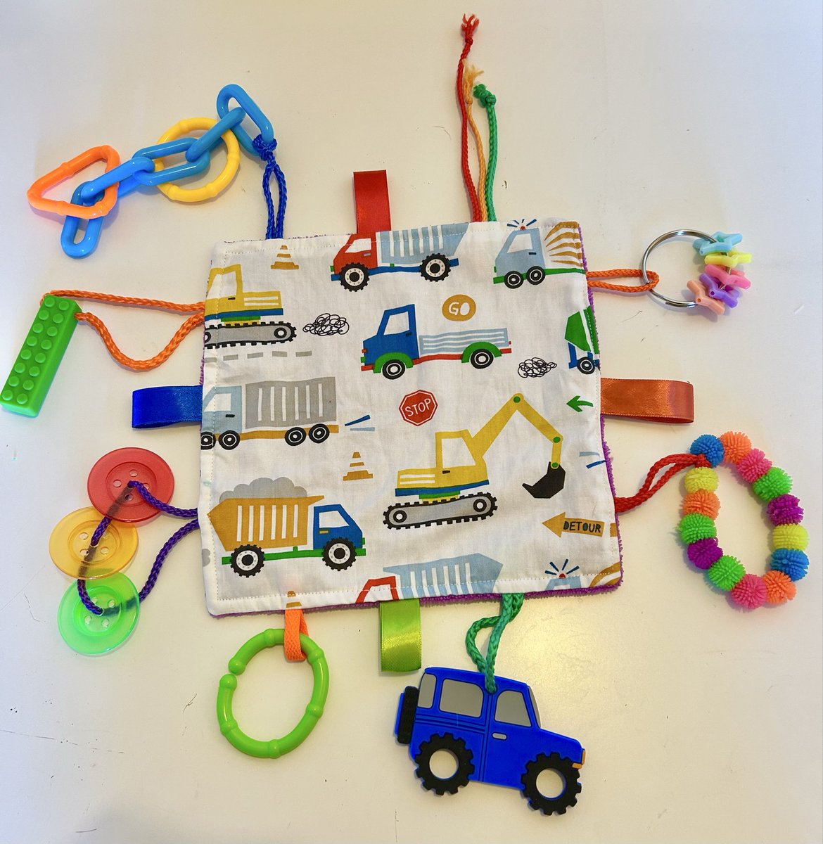 sensorytreasur's tweet image. How lovely is this..
“My 5 year old has immediately said how much he loves it because of the cars and the colours! He is thrilled there’s so maybe bits he can chew and loves that he can have a Lego brick chew without the necklace ”
#Fidgets #Sensory #ASD #SelfRegulation