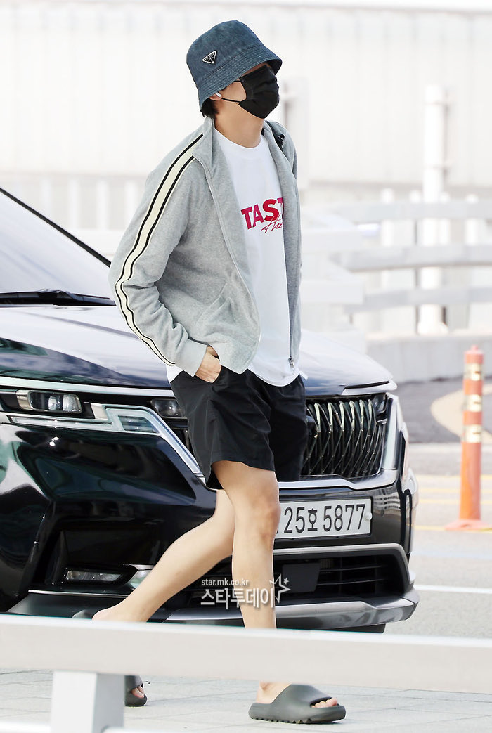 my25thofaugust's tweet image. my casual fit king with his own merch.. we all love to see it