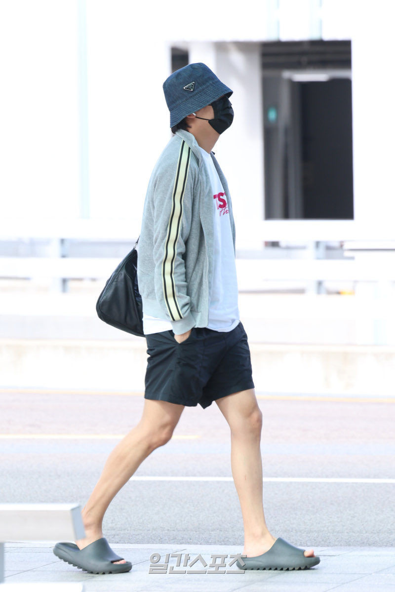 my25thofaugust's tweet image. my casual fit king with his own merch.. we all love to see it