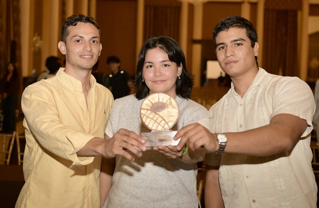 🌞 ¡Hermosillo brilló como Ciudad Solar!

Con más de 2,500 asistentes, el 4° Foro Mundial de Energía Solar 2025 fue todo un éxito lleno de ideas, innovación y futuro sostenible. 💡🌎
Gracias a todas y todos por hacerlo posible… ¡nos vemos en la próxima edición! 🙌