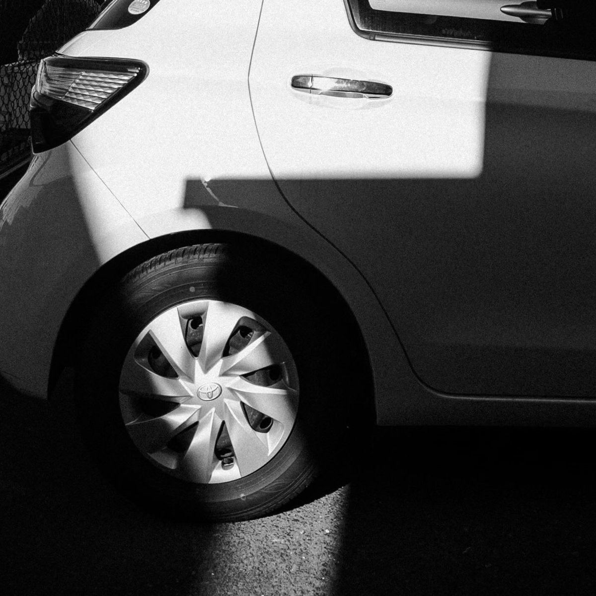 bubu2sei's tweet image. おはようございます。

Lightme入射光式露出計(補正済)で測光。

適正露出で撮影すればiPhoneで十分なダイナミックレンジを確保できます。

カメラ:iPhone13mini(Lightroomカメラ)
露出計:Lightme