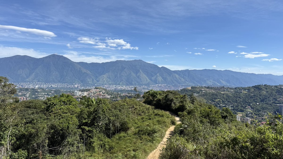 Varias tomas desde el Cerro el Volcán en La Boyera Caracas - Venezuela