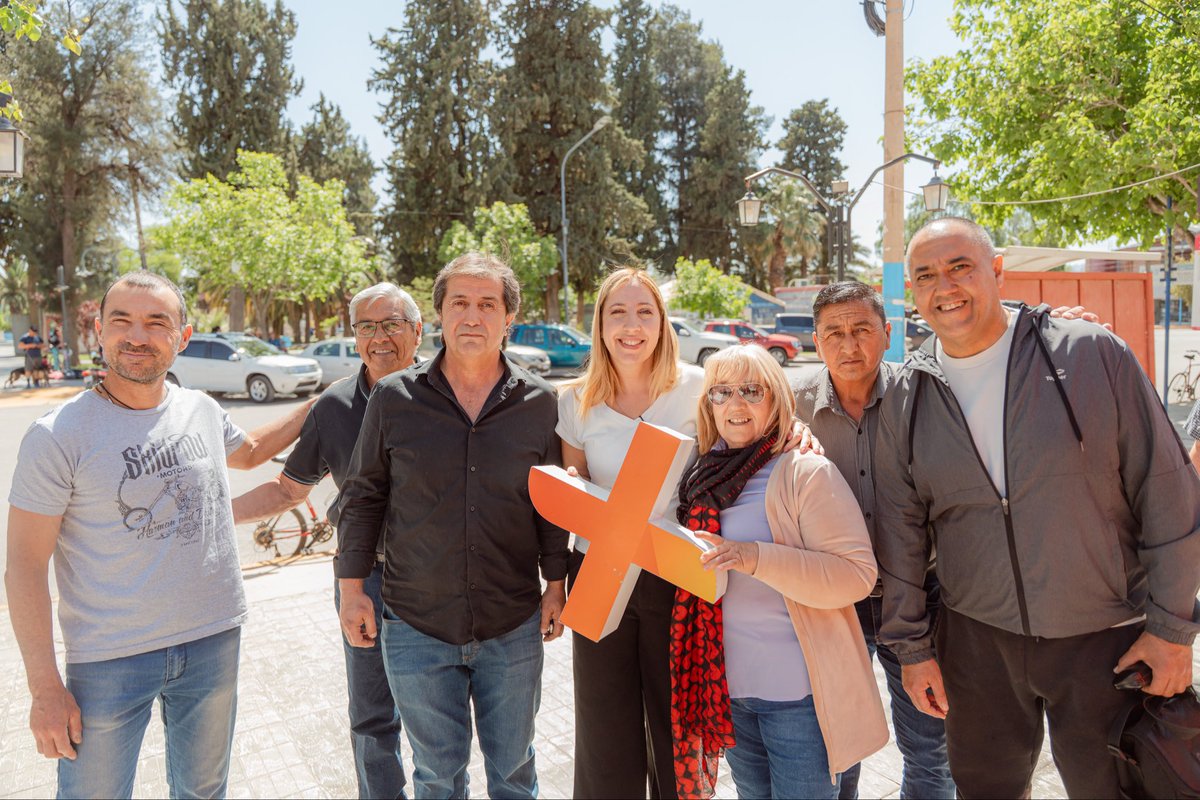 En Jáchal tuve la oportunidad de hablar con los vecinos, escucharlos y compartir nuestras propuestas.
Estoy convencida de que el Frente por San Juan solo responde a una causa: defender los intereses de los sanjuaninos, no a intereses nacionales.
Solo trabajamos por San Juan. 🧡