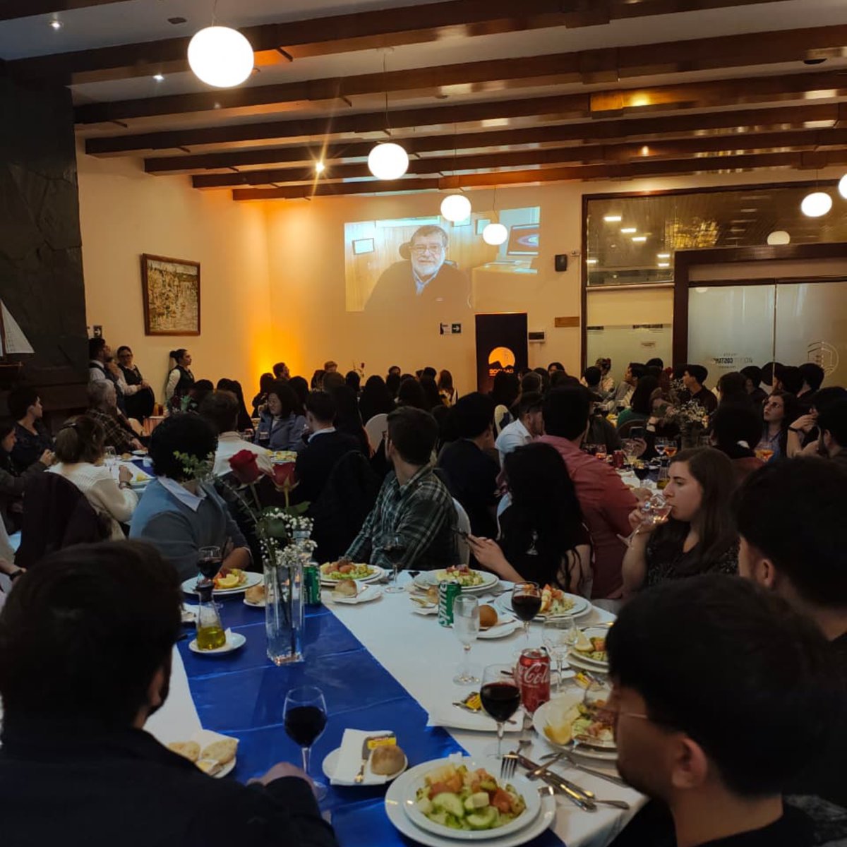 La <a href="/sochias_cl/">SOCHIAS</a> ha reconocido al astrónomo Leopoldo Infante, Director de <a href="/LCOAstro/">Carnegie Las Campanas Observatory</a> con el Premio Rodolfo Barbá 2025, por sus contribuciones al desarrollo de la astronomía en el país. El premio fue recibido por Francesco Di Mille, Científico de Operaciones en LCO. ¡Felicidades!