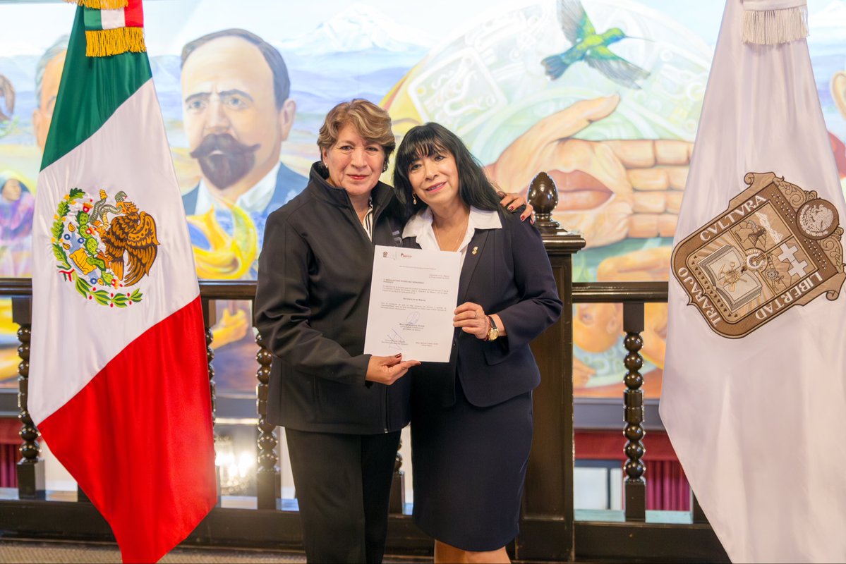 Esta tarde, en el Palacio de Gobierno, tomé protesta a Mónica Chávez Durán como Oficial Mayor; a María Esther Rodríguez Hernández como Secretaria de las Mujeres; a Carlos Brito Lavalle como Director del Sistema Mexiquense de Medios Públicos; a Miguel Ángel Sánchez González como
