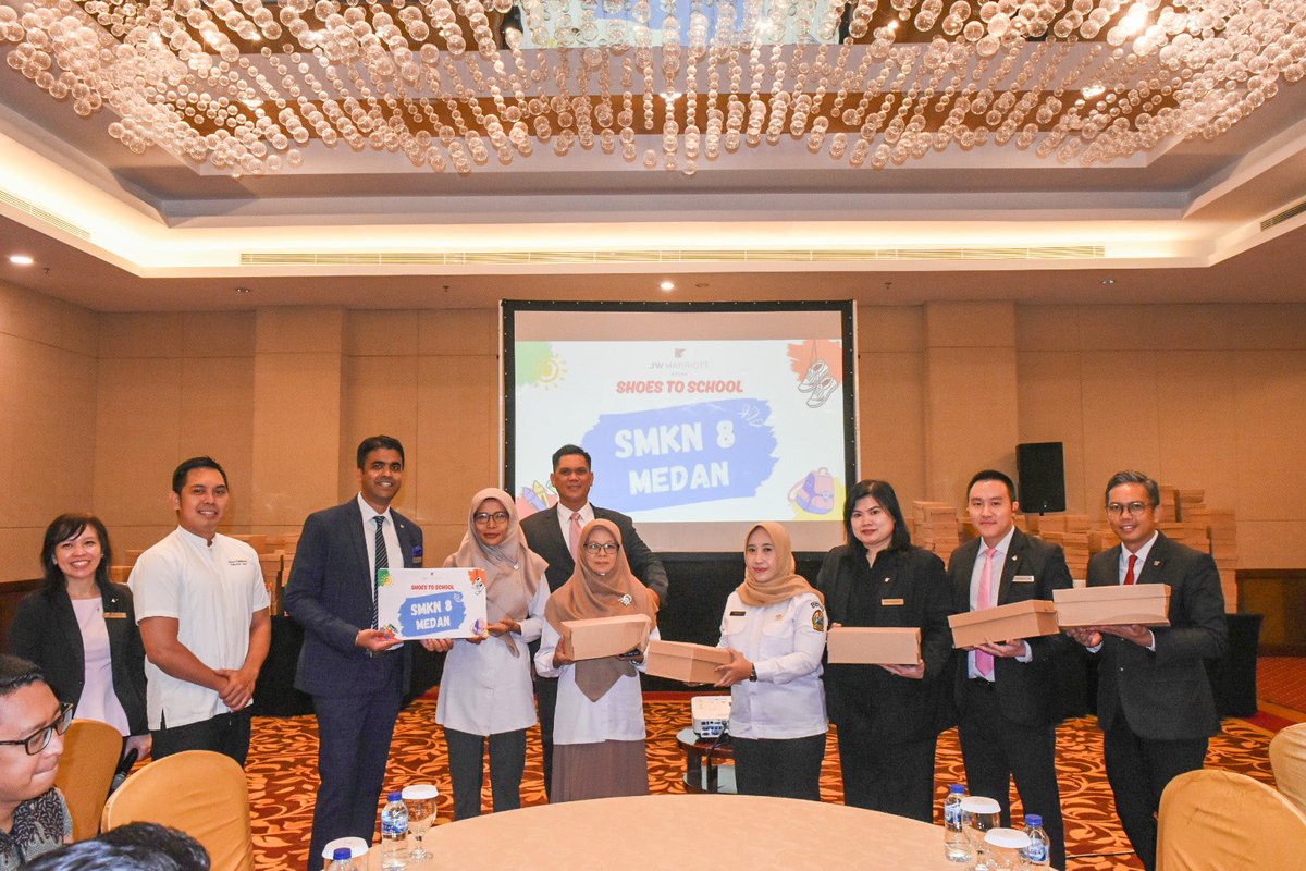 sinhashank2513's tweet photo. Giving Back with Purpose 👟❤️
#JWMarriottMedan joined the Shoes to School program, collecting 267 pairs for 10 schools across Medan. Grateful to our team and partners for making a difference! 💙
#SpiritToServe #Serve360 #JWMarriottMedan #CommunityImpact https://t.co/4TjxzXmluQ