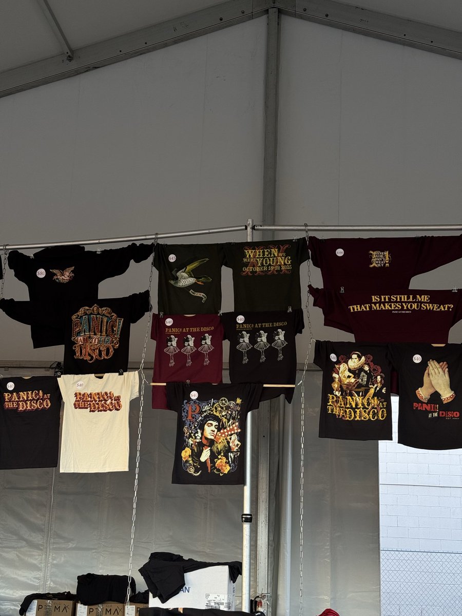 buildlying's tweet image. PANIC! AT THE DISCO A FEVEER YO CANT SWEAT OUT MERCH AT WHEN WE WERE YOUNG #WWWY