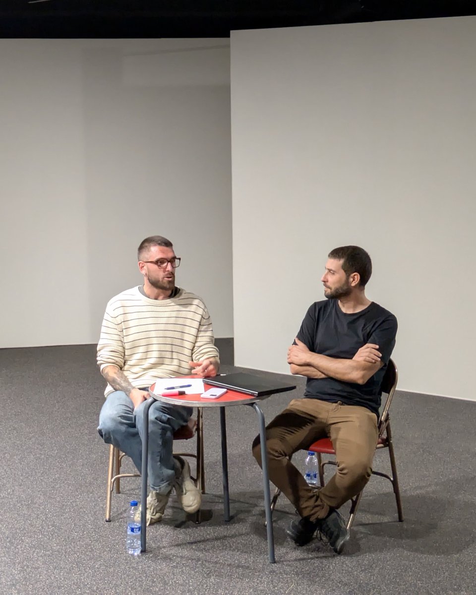 Aquest vespre hem passat una estona ben agradable parlant sobre la lluita pels drets lingüístics en els àmbits municipal i educatiu. Gràcies i bona feina, <a href="/CUPdeFigueres/">CUP de Figueres</a>!