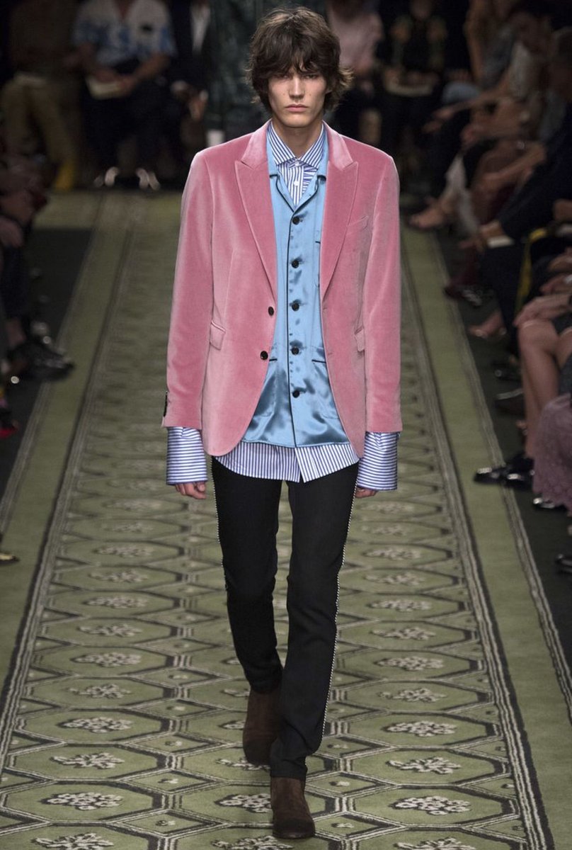 FinalBlow_Chi's tweet photo. Burberry AW16 https://t.co/TDaZLyoD8g