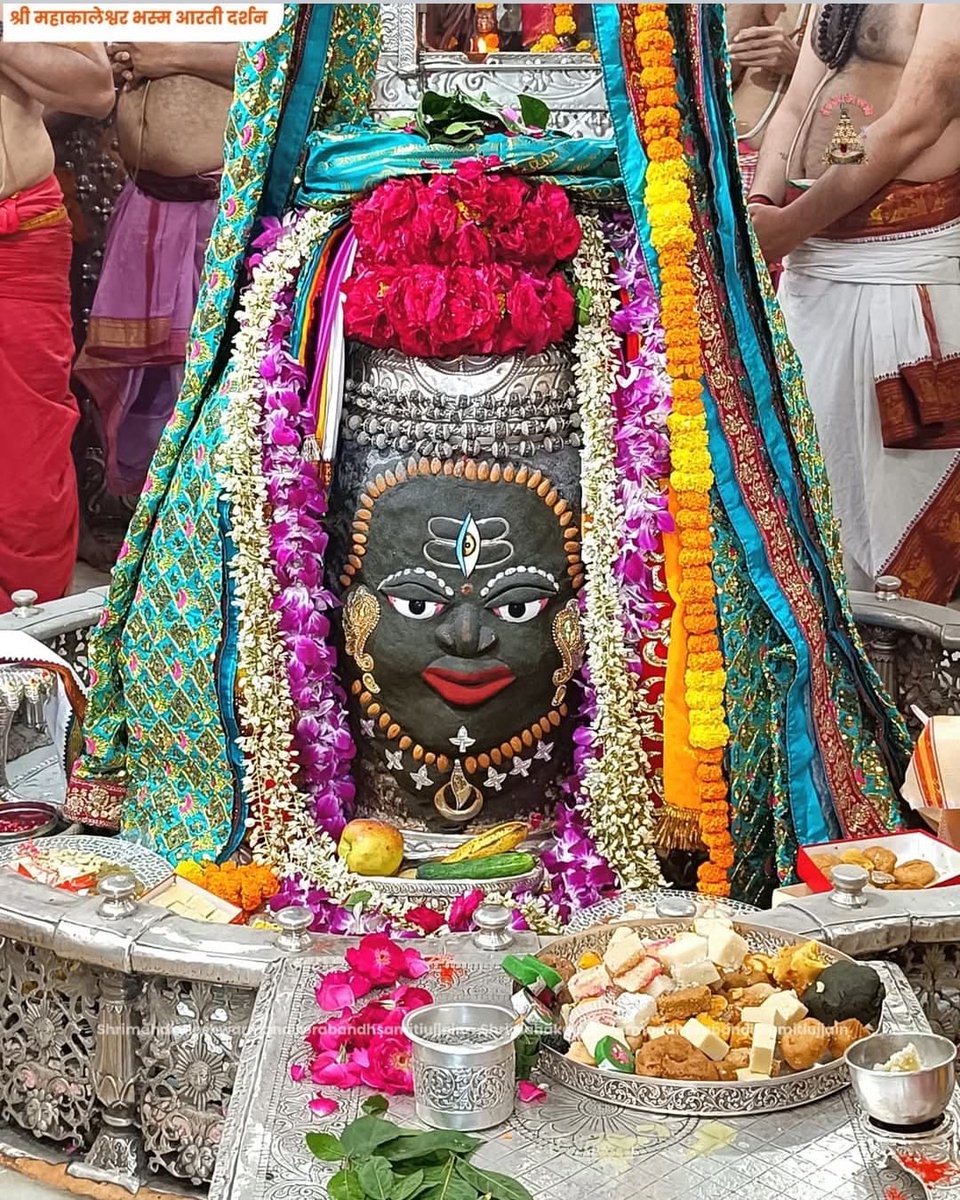 Manoj Tyagi (@manojptyagi) on Twitter photo 🙏🏻🌹जय श्री महाकालेश्वर ज़ी🌹🙏🏻
🔱 प्रातःकालीन आरती शृंगार दर्शन उज्जैन धाम से
17 October 2025 🙏🏻🌹जय श्री महाकालेश्वर ज़ी🌹🙏🏻
🔱 प्रातःकालीन आरती शृंगार दर्शन उज्जैन धाम से
17 October 2025