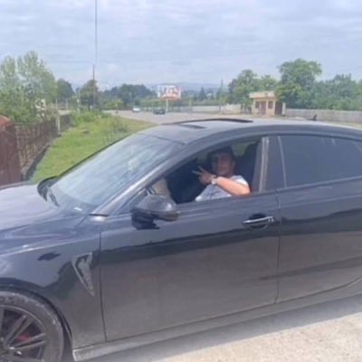 elfilozofberat's tweet photo. yakın da berber dükkanı var mı ya canlar https://t.co/bv7ijaLP9I
