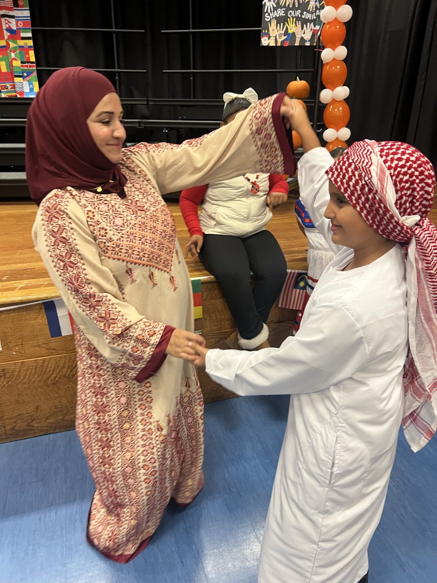 MsHernandezPCSD's tweet image. Tonight’s Multicultural Celebration was AMAZING! Thank you to @Hernandez_PCSD and our Events Committee for putting this together! Thanks to all of our families for cooking and sharing in this evening & a big shout out to our PHS Dance Team and Coach Johnson as well. ❤️💙