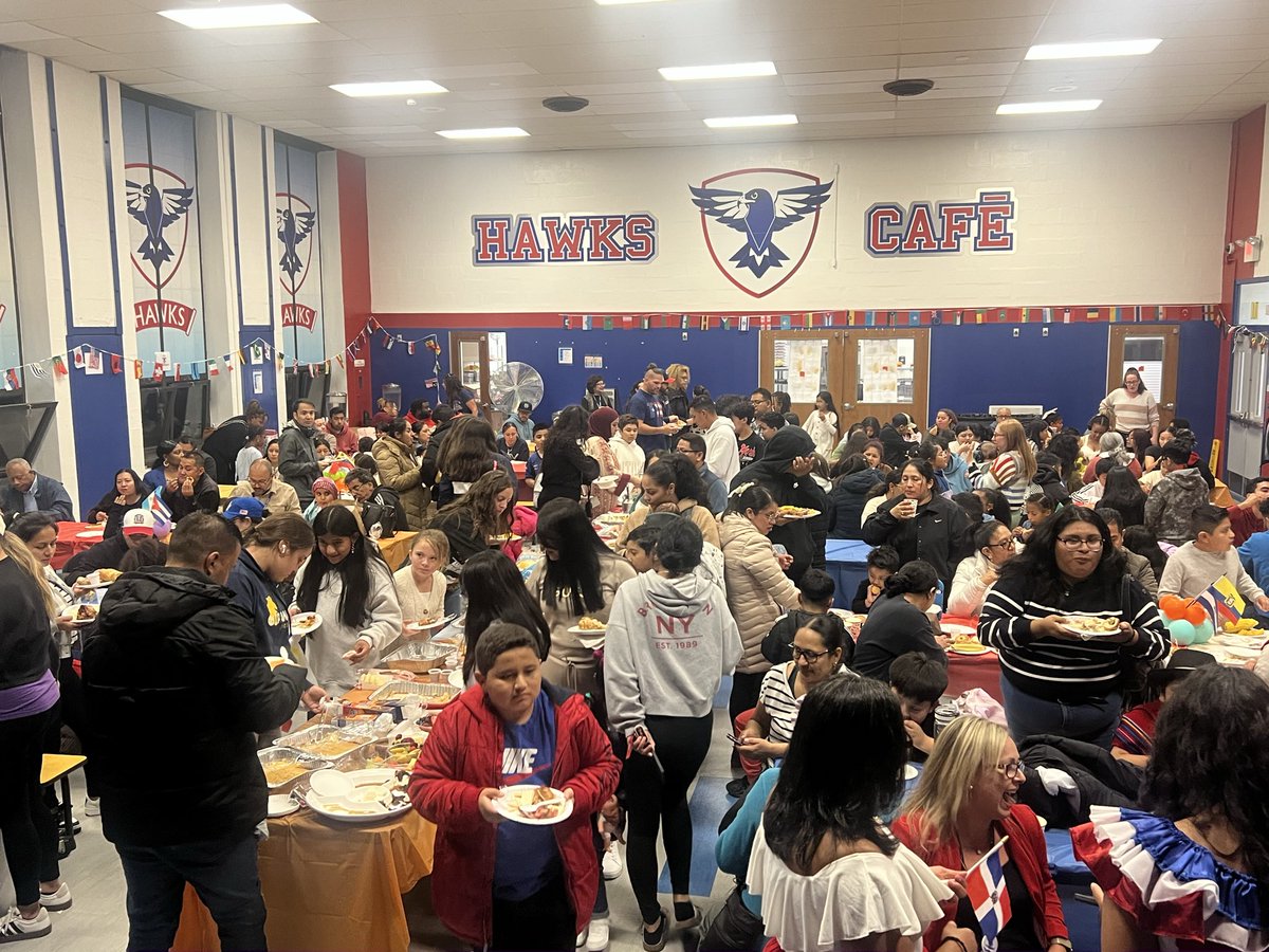 MsHernandezPCSD's tweet image. Tonight’s Multicultural Celebration was AMAZING! Thank you to @Hernandez_PCSD and our Events Committee for putting this together! Thanks to all of our families for cooking and sharing in this evening & a big shout out to our PHS Dance Team and Coach Johnson as well. ❤️💙