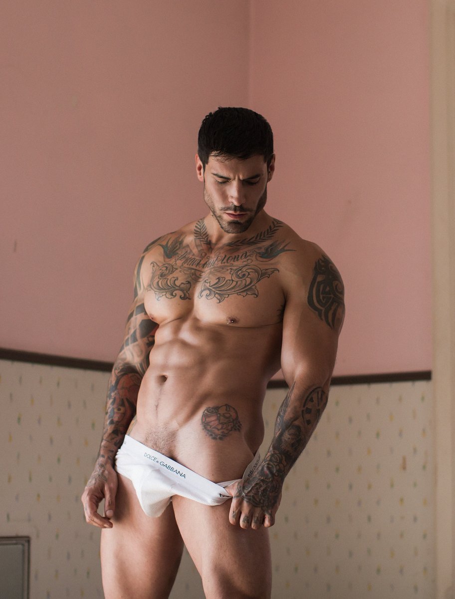 dadviann's tweet photo. gracias  por sus felicitaciones  por mi cumpleaños , también es mi aniversario 1 año  que abri only fans para financiar mi musica voy a rifar 2 entradas a mi of entre los que compartan este post , bases en el primer comentario 
https://t.co/iTMfYwognW
https://t.co/bEFooTQ235 https://t.co/un4jDqyXLz