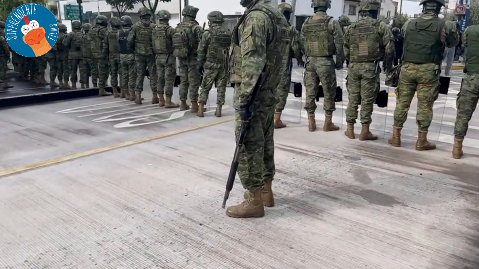 SorprendenteF's tweet photo. Fotos de las armas de la dictadura narco-político-militar reprimiento en Quito Ecuador. Ojo militares no muestran rostros y están sin identificar. #Ecuador #quito #ParoNacionalEcuador #feue #OtavaloBajoAtaque https://t.co/hAhpHtXmeQ