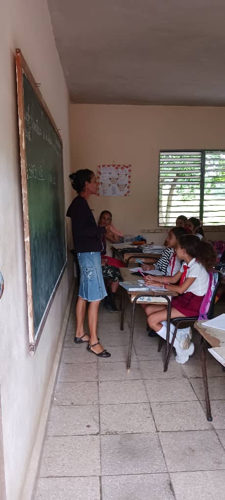 avila95211's tweet photo. En la institución educativa Francisco Vicente Aguilera Tamayo, #EducacionGibara, su psicopedagoga realiza una charla profiláctica con educandos de 5to grado, explicando las causas negativas del uso de drogas para la salud.En prevenir está el secreto del éxito.
#CubaEduca https://t.co/9RcosZ9XAb