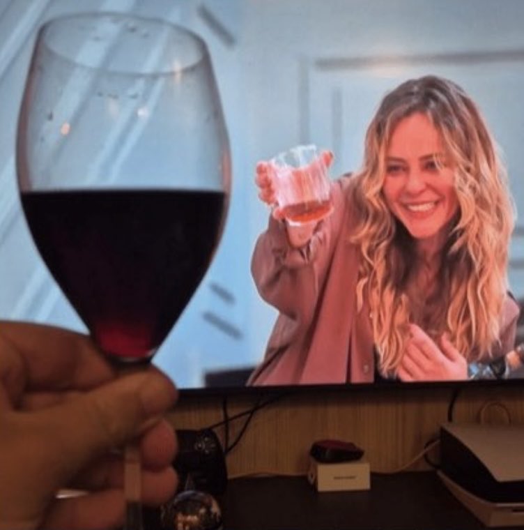 do jeito que tá indo amanhã a gente vai descobrir que quem matou a odete foi o entregador do zé delivery a paulada c um subway de 30cm #valetudo