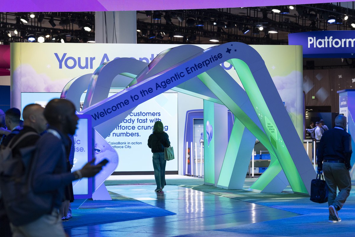 salesforce's tweet image. Agentblazers
& Trailblazers
& Customers
& Partners
& @Dreamforce first-timers.
🙏🏼 Thank you for 3 epic days of learning how to build an Agentic Enterprise.
#DF25 may be over–but the innovation never ends.
⏮️ Replay it all on-demand, free on Salesforce+: sforce.co/4oheTMM