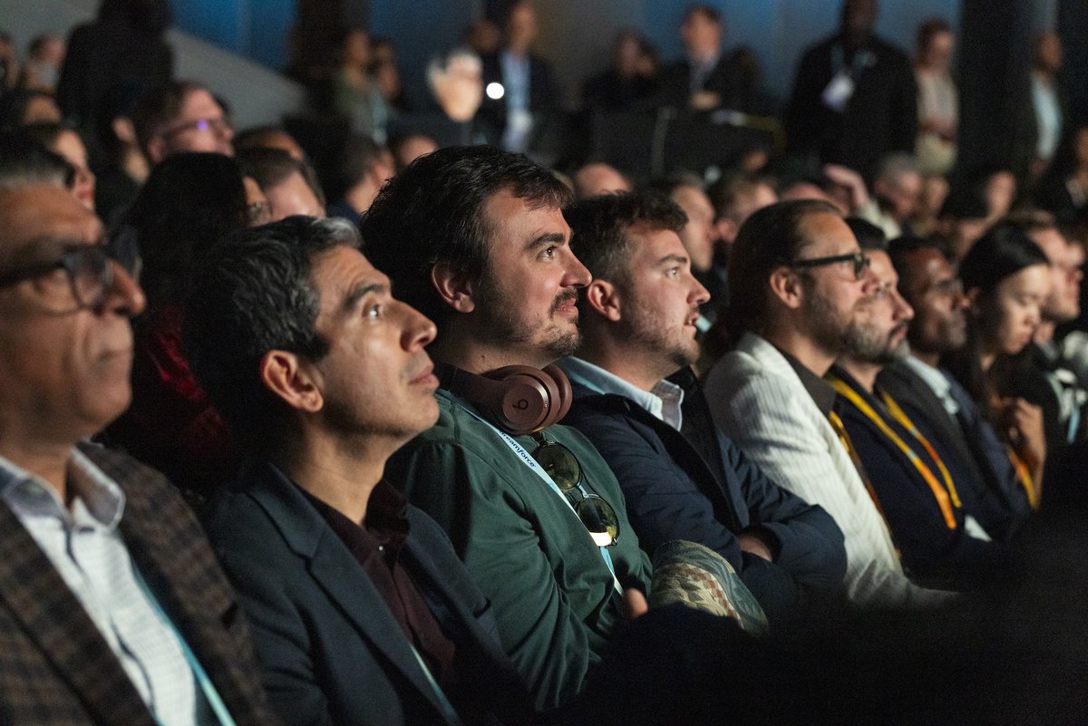 salesforce's tweet image. Agentblazers
& Trailblazers
& Customers
& Partners
& @Dreamforce first-timers.
🙏🏼 Thank you for 3 epic days of learning how to build an Agentic Enterprise.
#DF25 may be over–but the innovation never ends.
⏮️ Replay it all on-demand, free on Salesforce+: sforce.co/4oheTMM