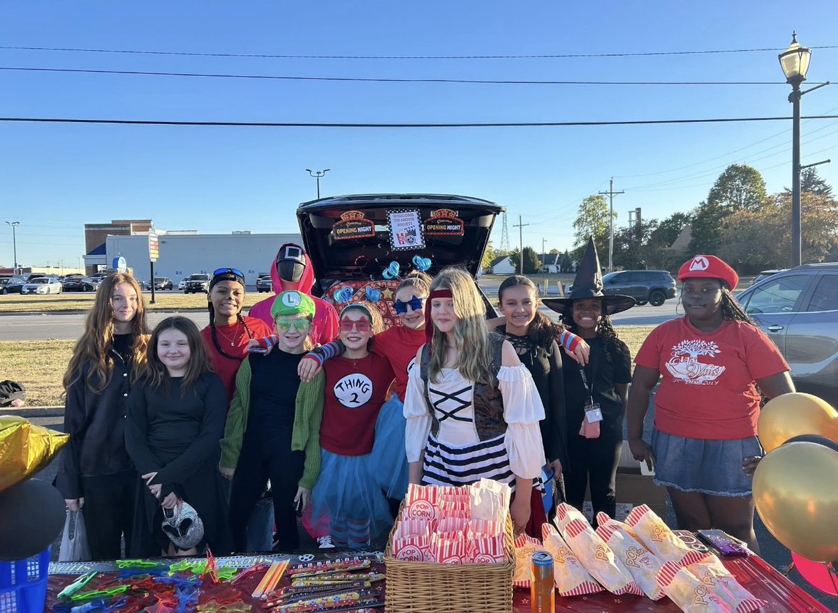 MapleCrestSTEM's tweet image. A big THANK YOU to AP Ms. Hicks for spearheading our school&apos;s candy donation drive for MC Elementary! We were able to spread Halloween cheer! Shoutout as well to our Student Council who represented our school with pride at the Trunk or Treat!