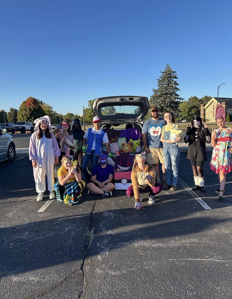MapleCrestSTEM's tweet image. A big THANK YOU to AP Ms. Hicks for spearheading our school&apos;s candy donation drive for MC Elementary! We were able to spread Halloween cheer! Shoutout as well to our Student Council who represented our school with pride at the Trunk or Treat!