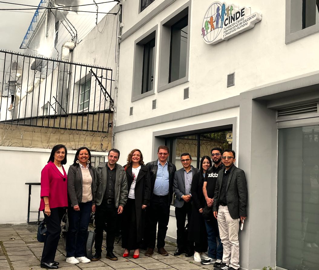 #Hoy nos reunimos con <a href="/FundacionCinde/">Fundación CINDE</a>, <a href="/unicafam/">Unicafam</a> y la <a href="/MinutodeDios/">Corporación Organización El Minuto de Dios</a> en un espacio de articulación que permitió identificar oportunidades para formular proyectos que fortalezcan la presencia de las #Mediciones en los #Territorios según sus #VocacionesProductivas. 
#INMdeColombia