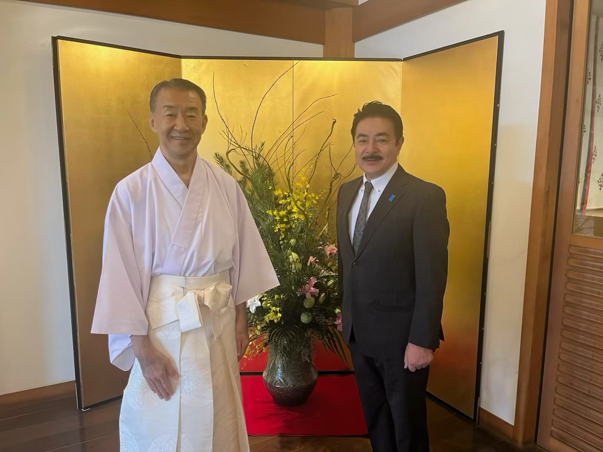 Image for the Tweet beginning: 【昇殿参拝@靖国神社秋季例大祭】
心静かに、ご英霊への哀悼の真と国の安寧・発展を祈り、手を合わせ参りました。
大塚宮司は、私と防衛大学校同期、頑張っておられます。 