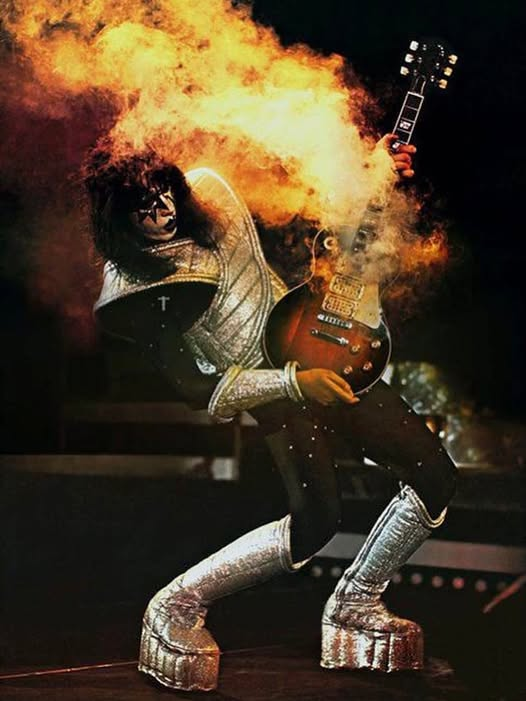 Goodbye, Ace.

Guitarists around the planet are playing the blues.

#Ace #AceFrehley #Kiss #RIP